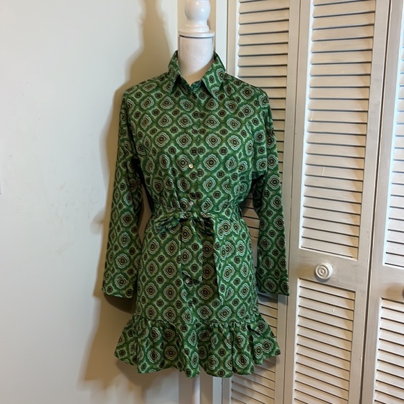 Sunday Up Dresses & Skirts - Sunday Up Kelly Green Geometric Print Mini Dress.  Size Medium